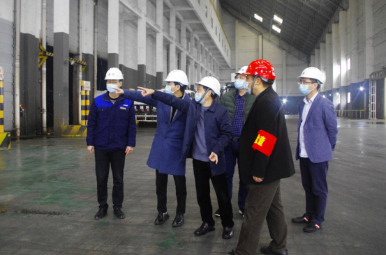 20211214集團董事長彭上升到市環(huán)境產(chǎn)業(yè)再生公司檢查危險生活垃圾處置及疫情防控工作189.png